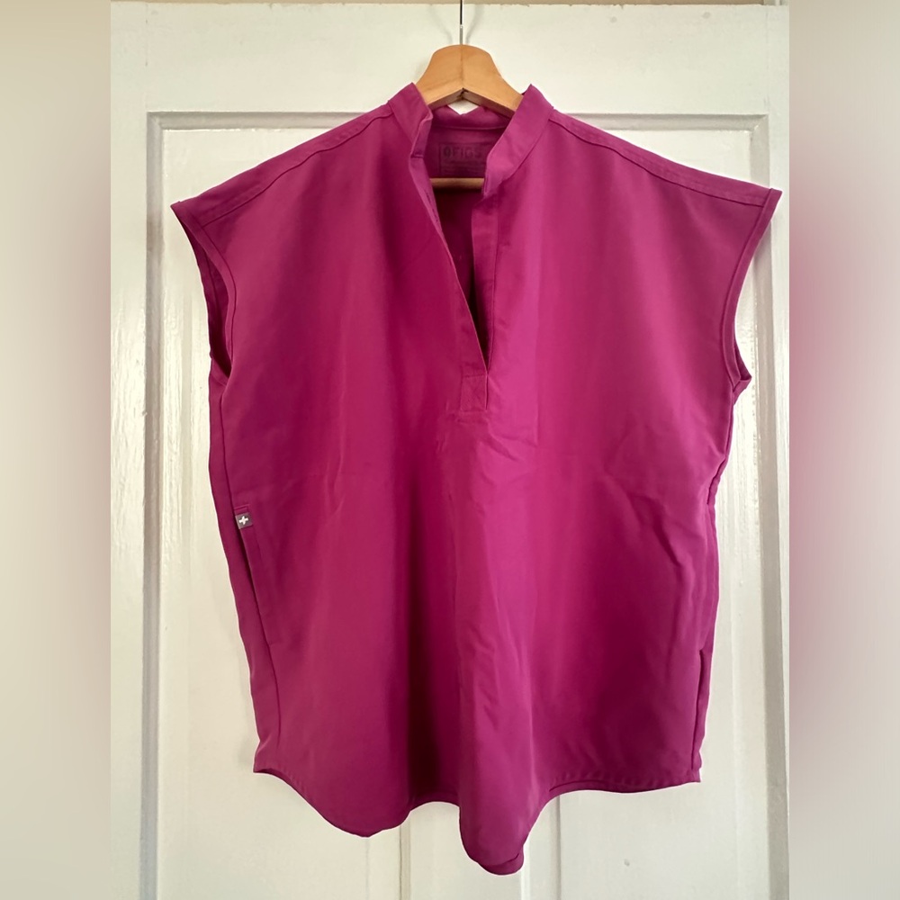 Figs Oversized Rafaela Scrub Top - “Bright Fuschia” - size Small